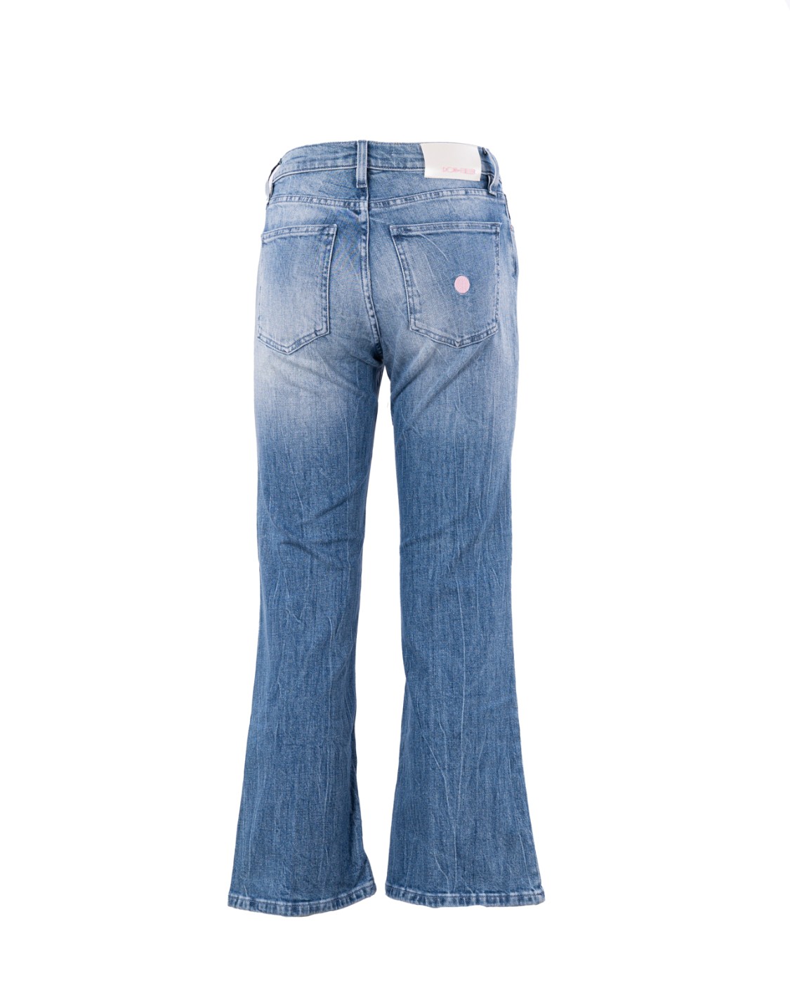 shop DON THE FULLER  Jeans: Don The Fuller denim "Belle".
Slim fit.
Lavaggio blu medio chiaro.
Taglio accorciato e leggermente a zampa.
Zip, bottone oro, salpa in pelle rosa, pallino rosa.
Composizione: 98% cotone organico 2% elastan riciclato.
Made in Italy.. BELLE DTF-D number 3349882